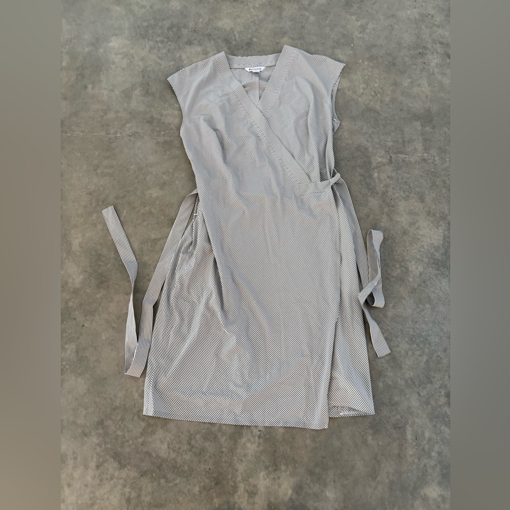 Women’s Arhleta Newport wrap dress size Medium